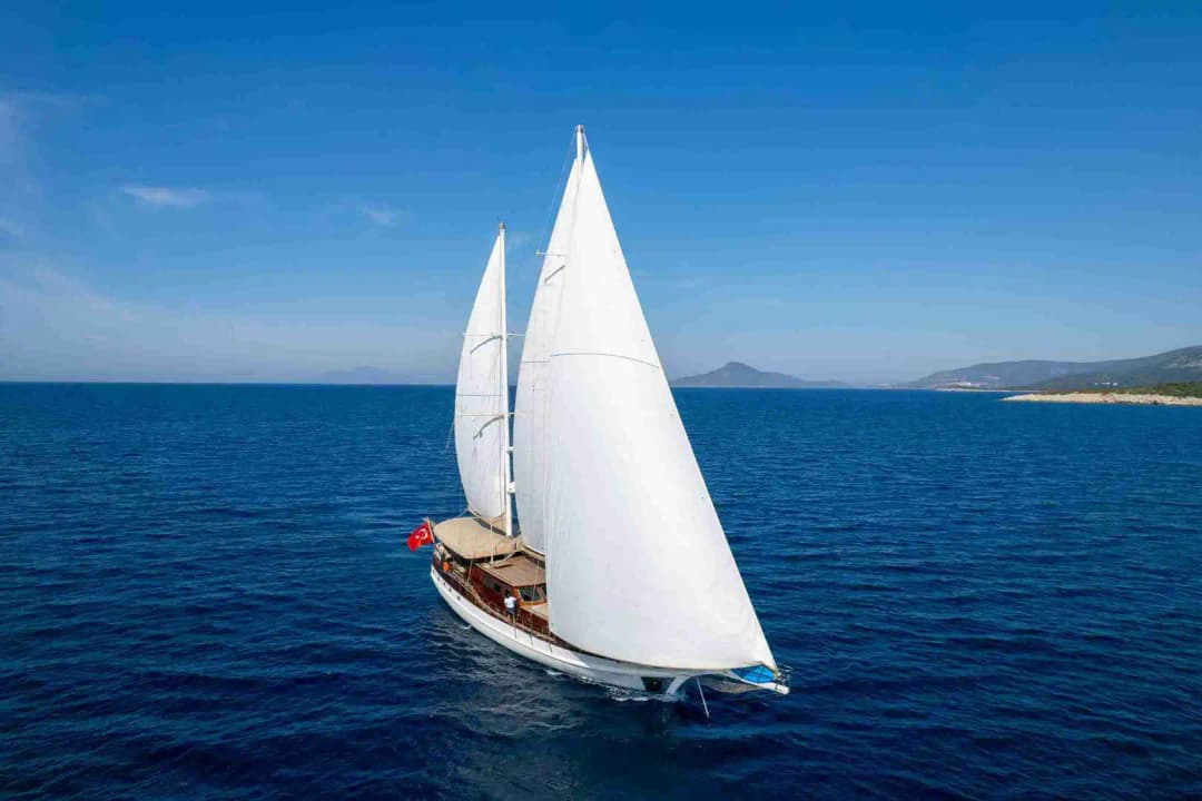 Bodrum’un Biricik Mavi Sularında 32 Metrelik Lüks Gulet ile Özel Tatil