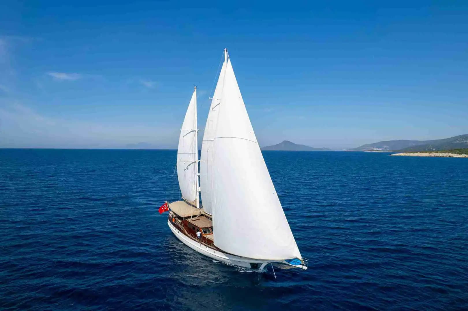 Bodrum’un Biricik Mavi Sularında 32 Metrelik Lüks Gulet ile Özel Tatil - Yatta Kurumsal Toplantı