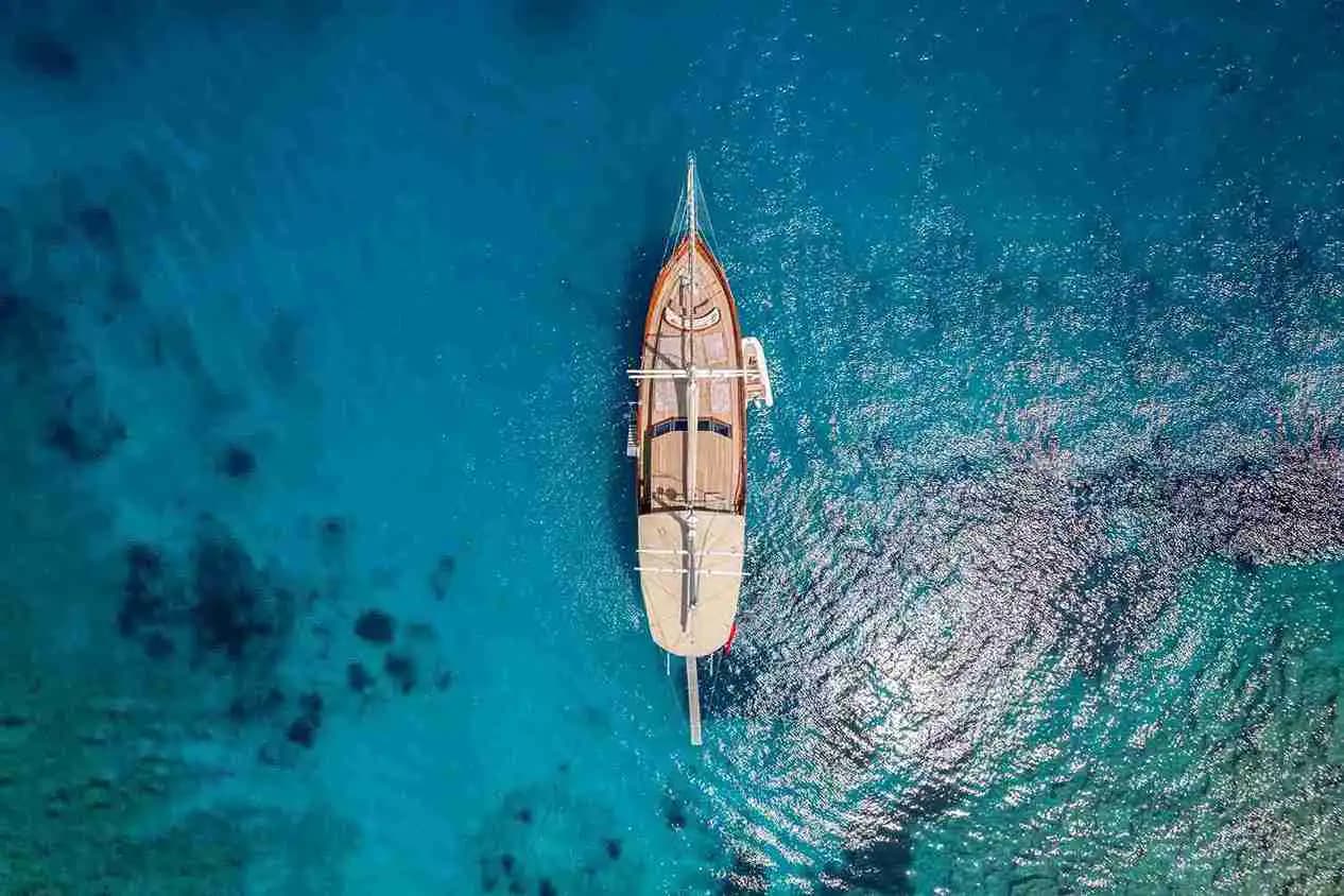 Bodrum’un Biricik Mavi Sularında 32 Metrelik Lüks Gulet ile Özel Tatil 13