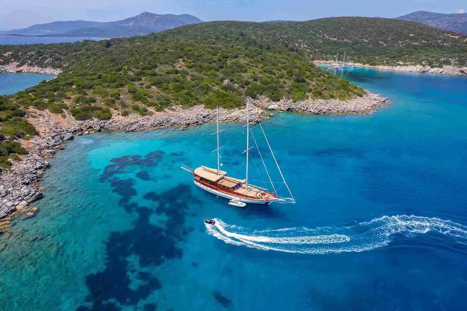 Bodrum’un Biricik Mavi Sularında 32 Metrelik Lüks Gulet ile Özel Tatil 15