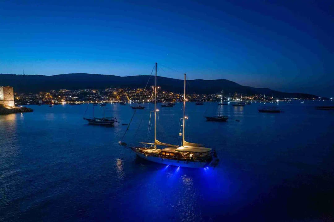 Bodrum’un Biricik Mavi Sularında 32 Metrelik Lüks Gulet ile Özel Tatil