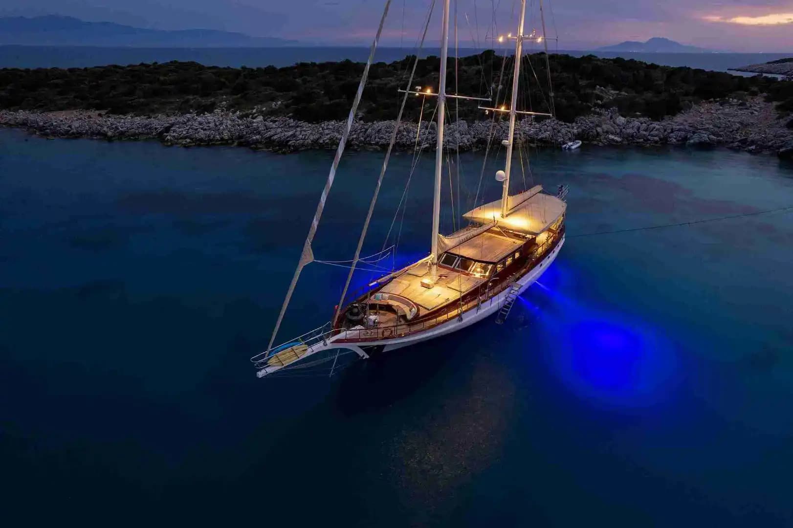 Bodrum’un Biricik Mavi Sularında 32 Metrelik Lüks Gulet ile Özel Tatil 18