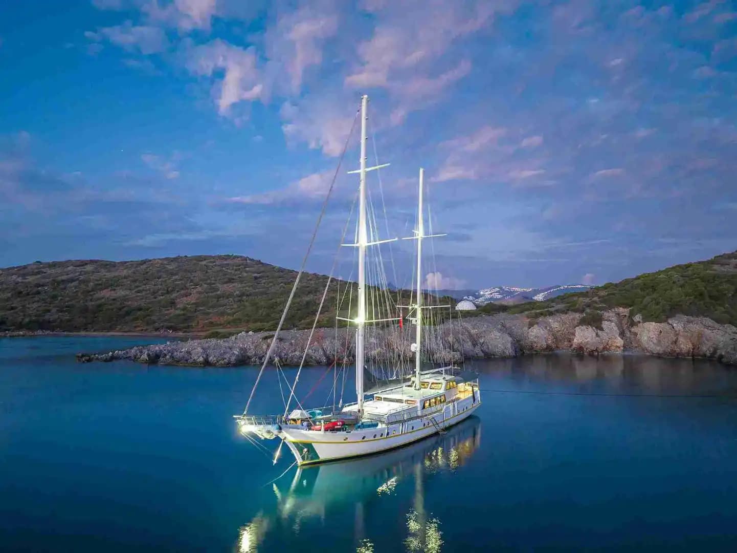 Bodrum’da Lüks Gulet ile Mavi Yolculuk: 37 Metrelik Rahatlık ve Şıklık 8