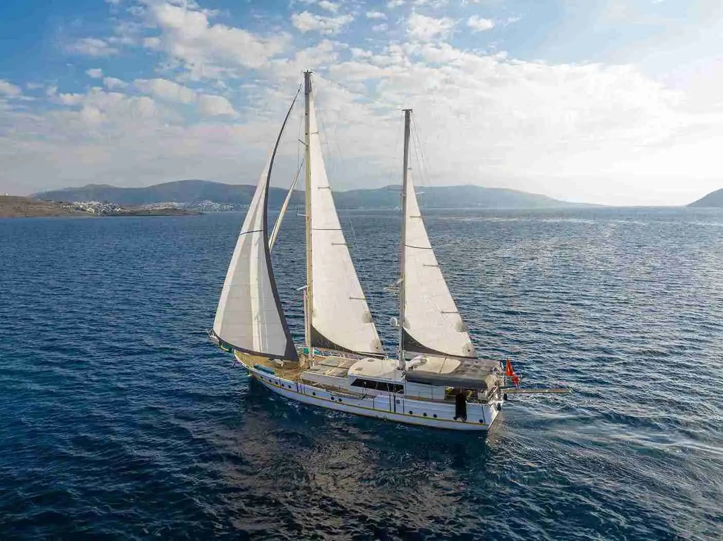 Bodrum’da Lüks Gulet ile Mavi Yolculuk: 37 Metrelik Rahatlık ve Şıklık 10