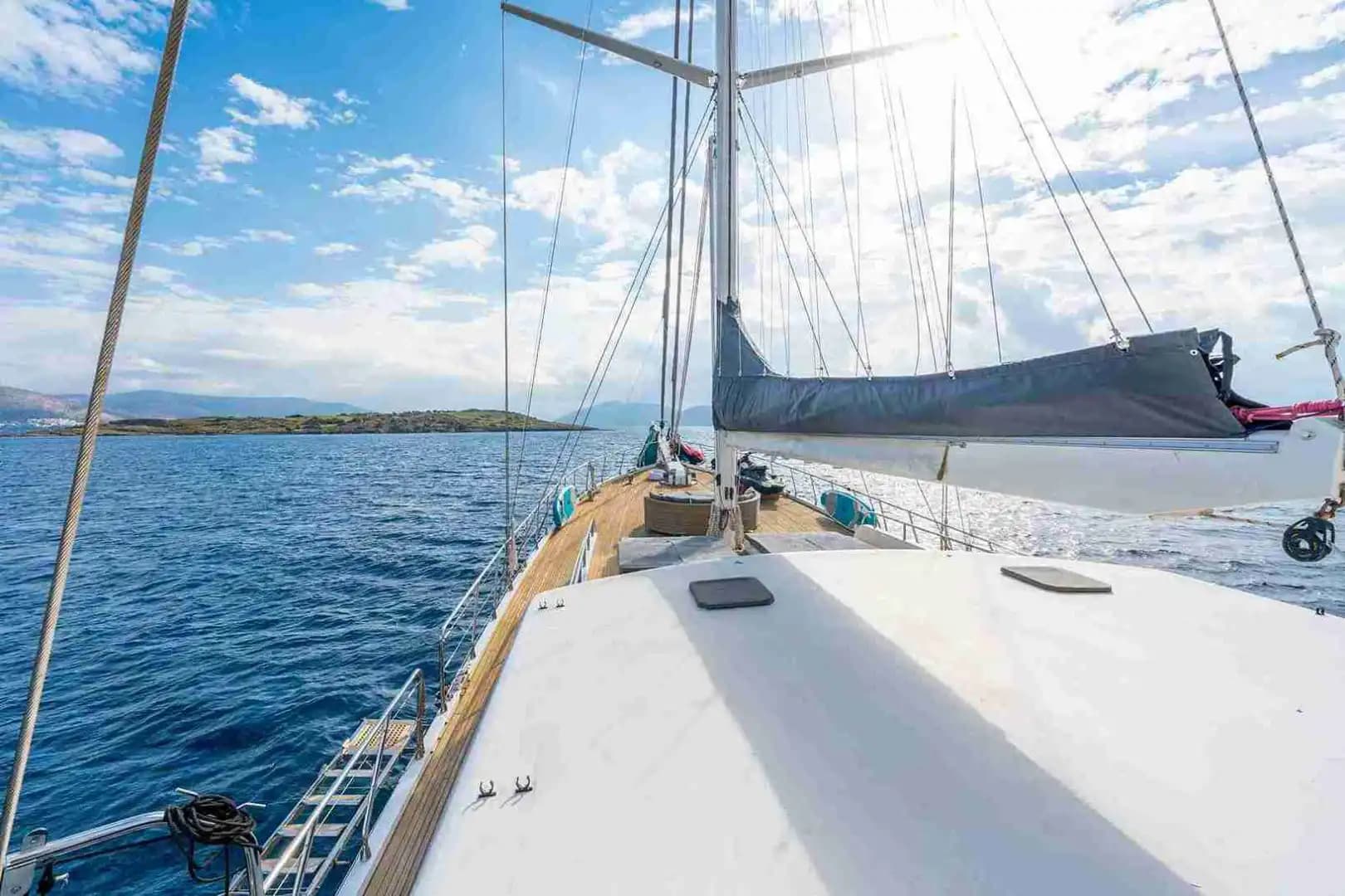 Bodrum’da Lüks Gulet ile Mavi Yolculuk: 37 Metrelik Rahatlık ve Şıklık 13