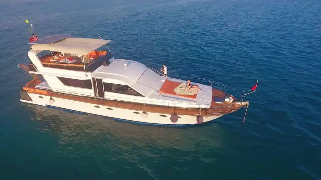 Antalya Side’de Lüks ve Eğlenceli Tekne Turu – 6 Kişiye Kadar Konaklama