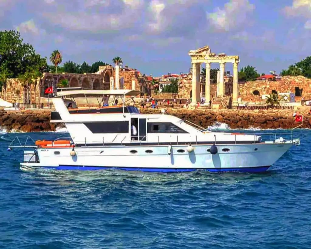 Antalya Side’de Lüks ve Eğlenceli Tekne Turu – 6 Kişiye Kadar Konaklama 3