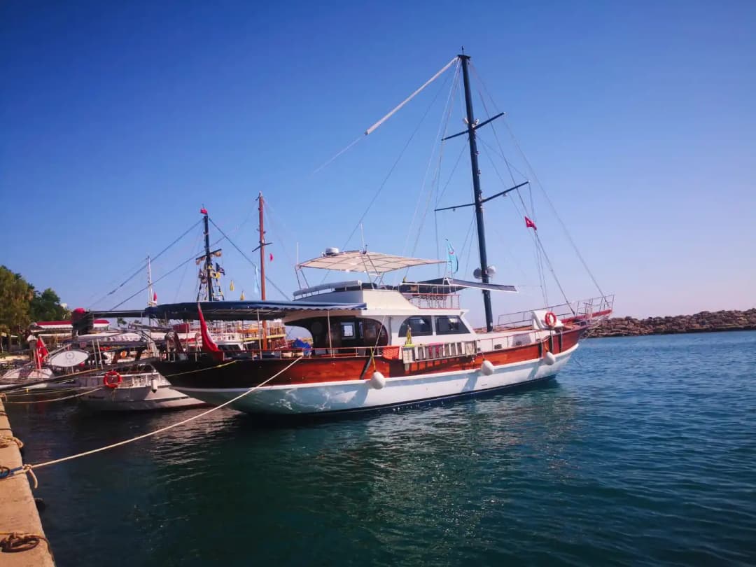 Side'de 32 Kişiye Kadar Günlük yada Saatlik Tekne Kiralama