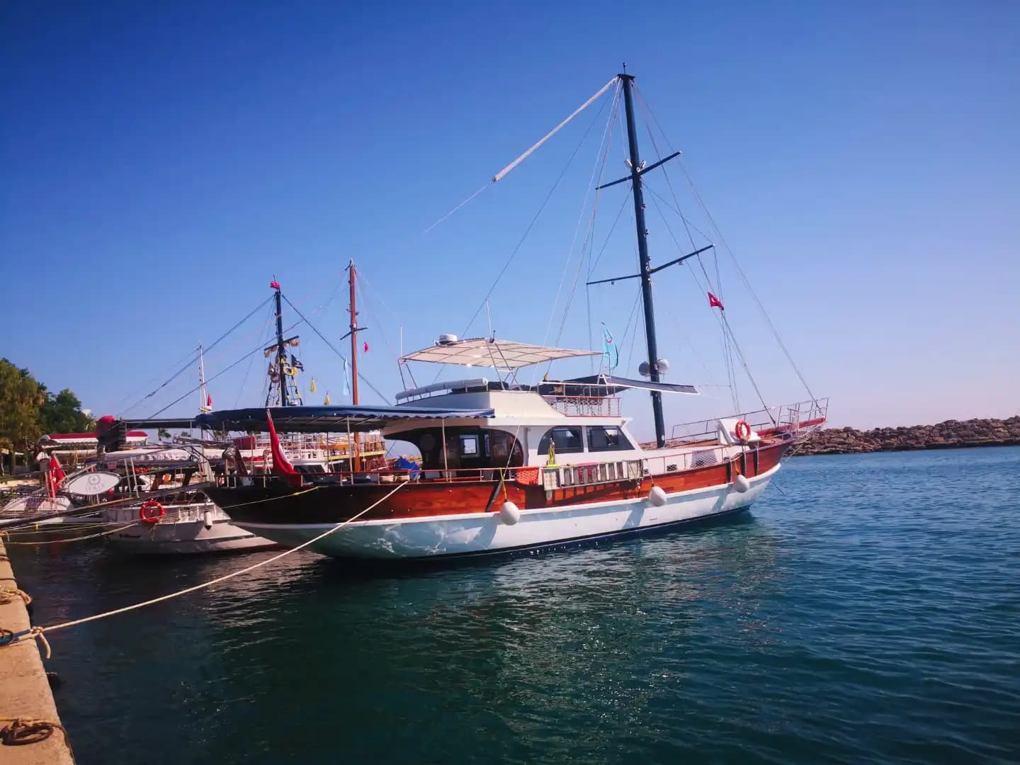Side'de 32 Kişiye Kadar Günlük yada Saatlik Tekne Kiralama 2