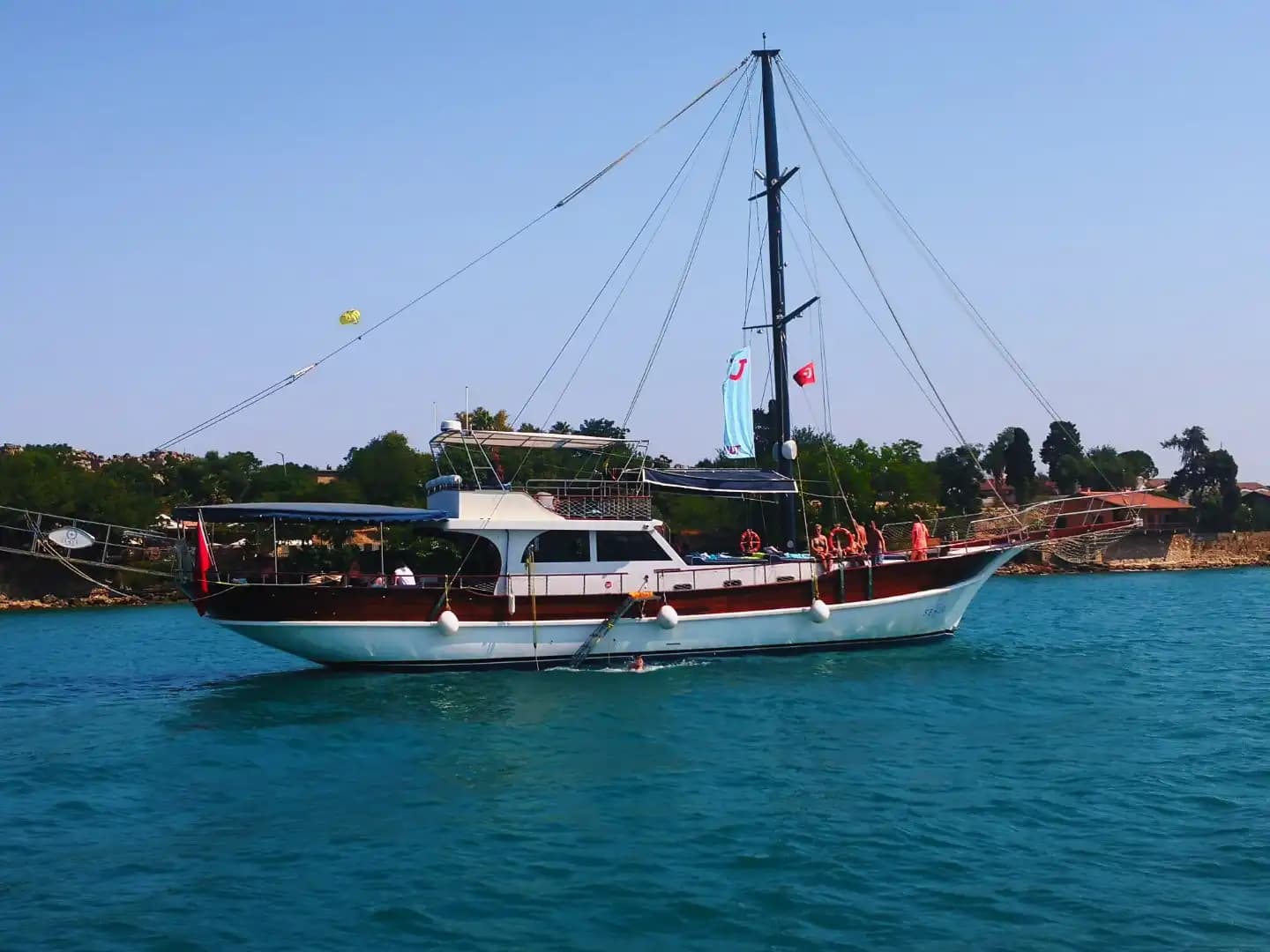 Side'de 32 Kişiye Kadar Günlük yada Saatlik Tekne Kiralama 9