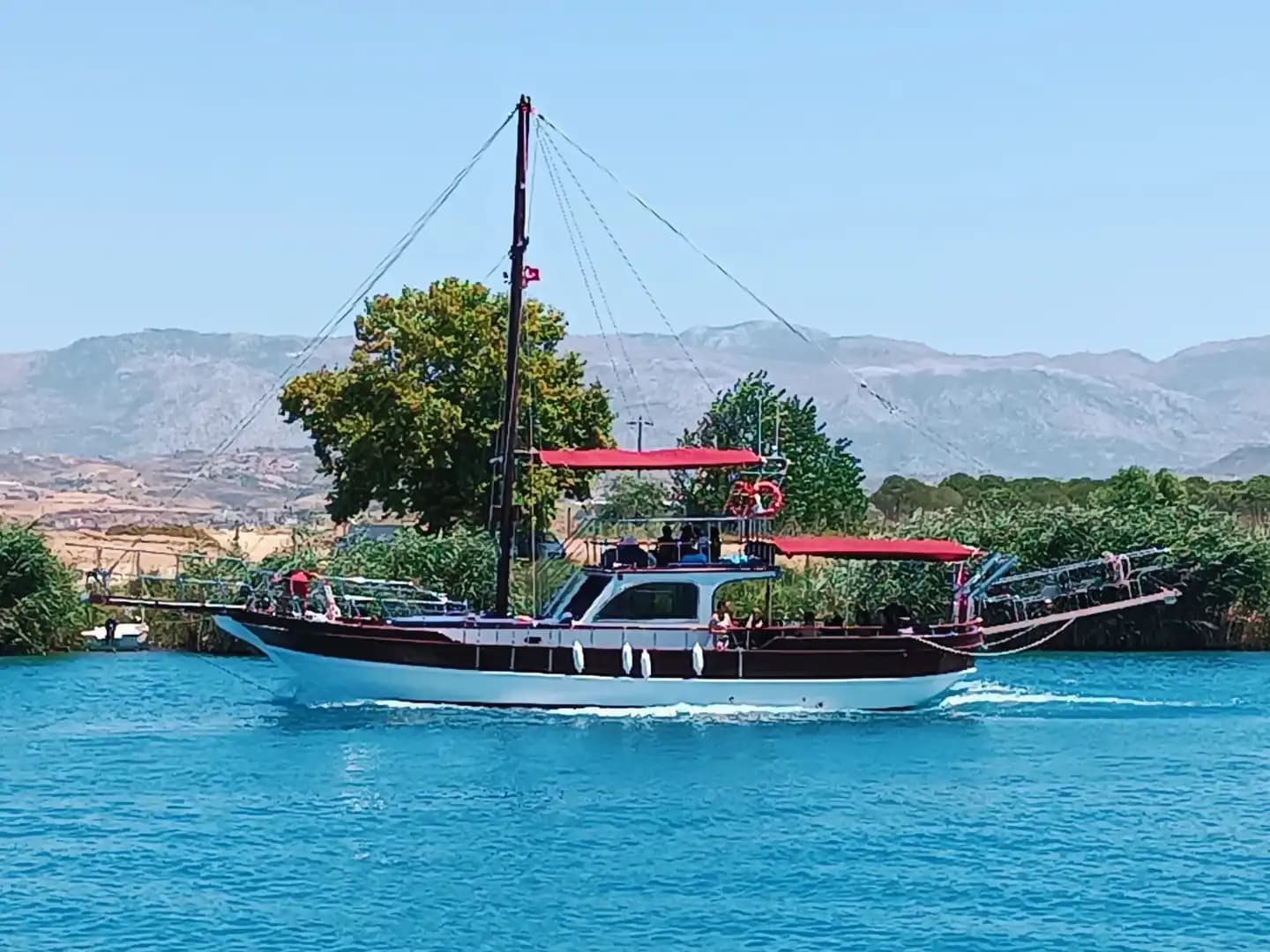 Side'de 32 Kişiye Kadar Günlük yada Saatlik Tekne Kiralama - Yatta Kurumsal Toplantı