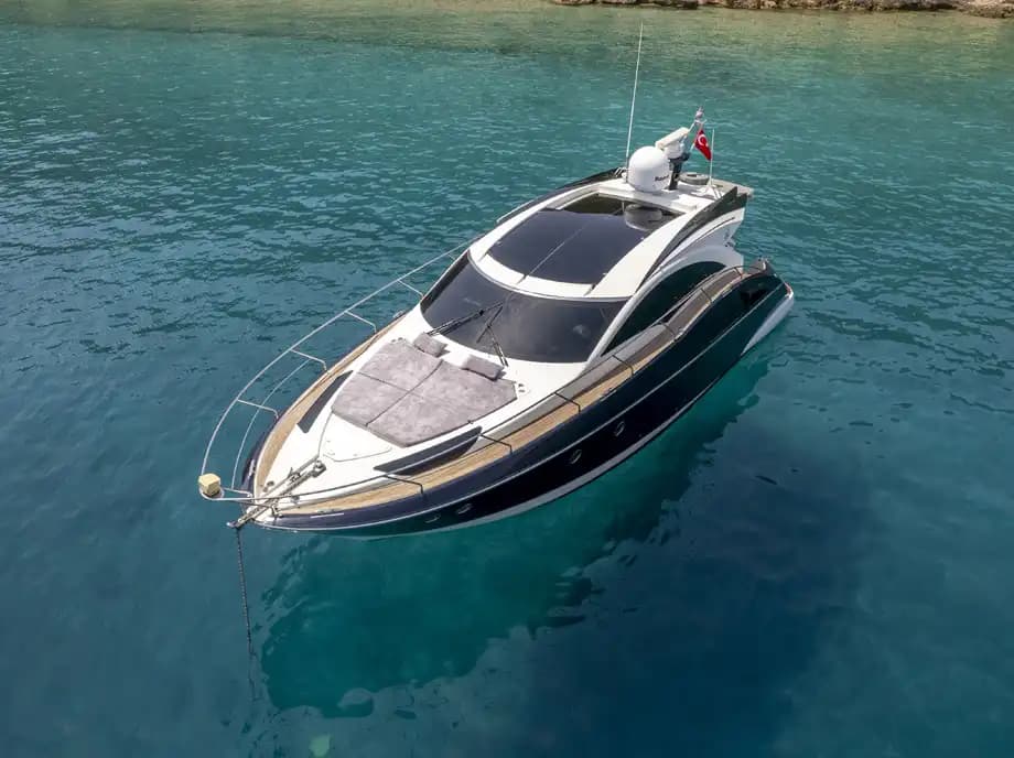 Bodrum’da 15 Metrelik Speedboat ile 4 Kişilik Konforlu Deniz Seyahati - Teknede Parti