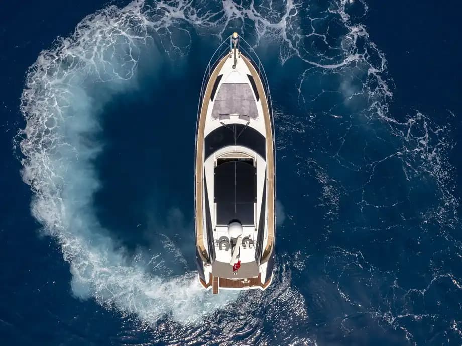 Bodrum’da 15 Metrelik Speedboat ile 4 Kişilik Konforlu Deniz Seyahati 3