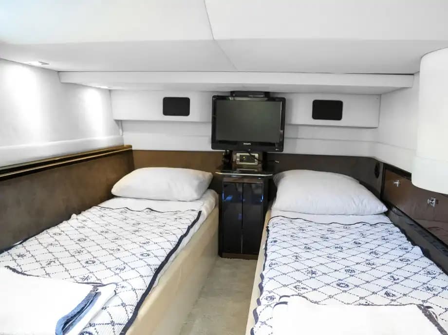 Bodrum’da 15 Metrelik Speedboat ile 4 Kişilik Konforlu Deniz Seyahati 23