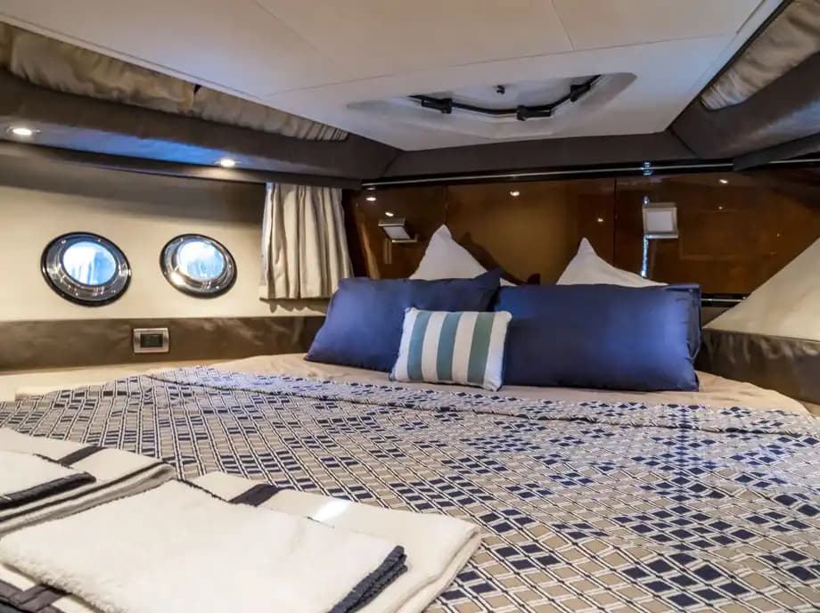 Bodrum’da 15 Metrelik Speedboat ile 4 Kişilik Konforlu Deniz Seyahati 25