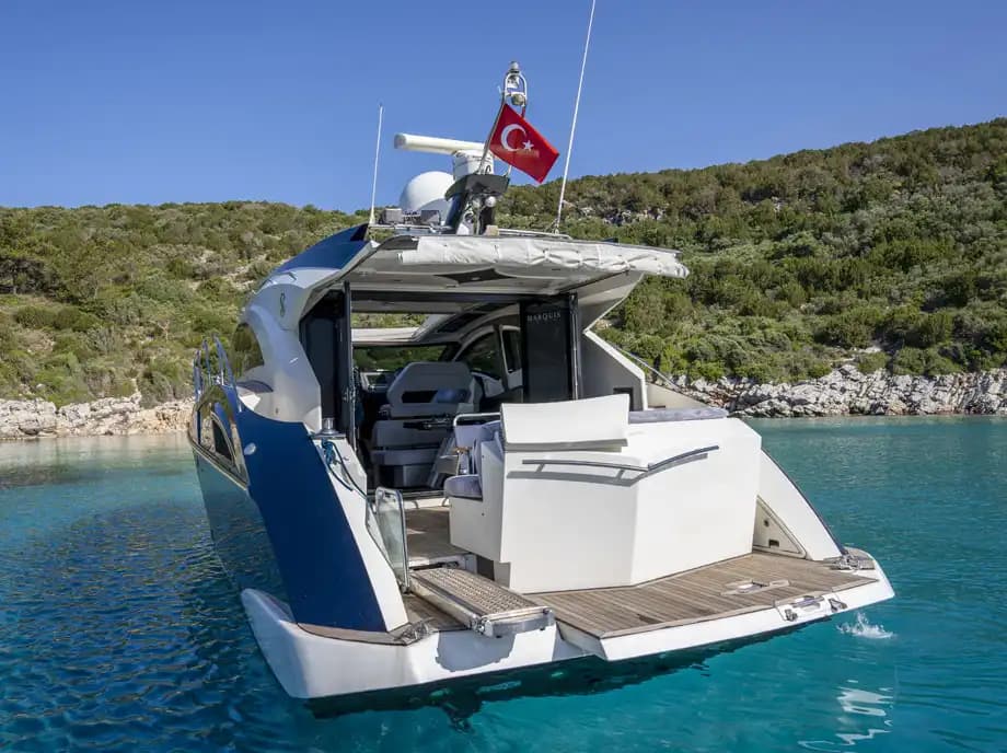 Bodrum’da 15 Metrelik Speedboat ile 4 Kişilik Konforlu Deniz Seyahati 15