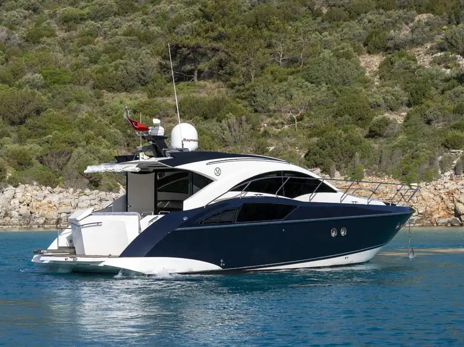 Bodrum’da 15 Metrelik Speedboat ile 4 Kişilik Konforlu Deniz Seyahati 10