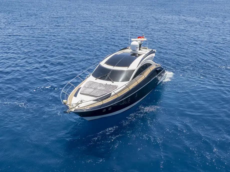 Bodrum’da 15 Metrelik Speedboat ile 4 Kişilik Konforlu Deniz Seyahati 13