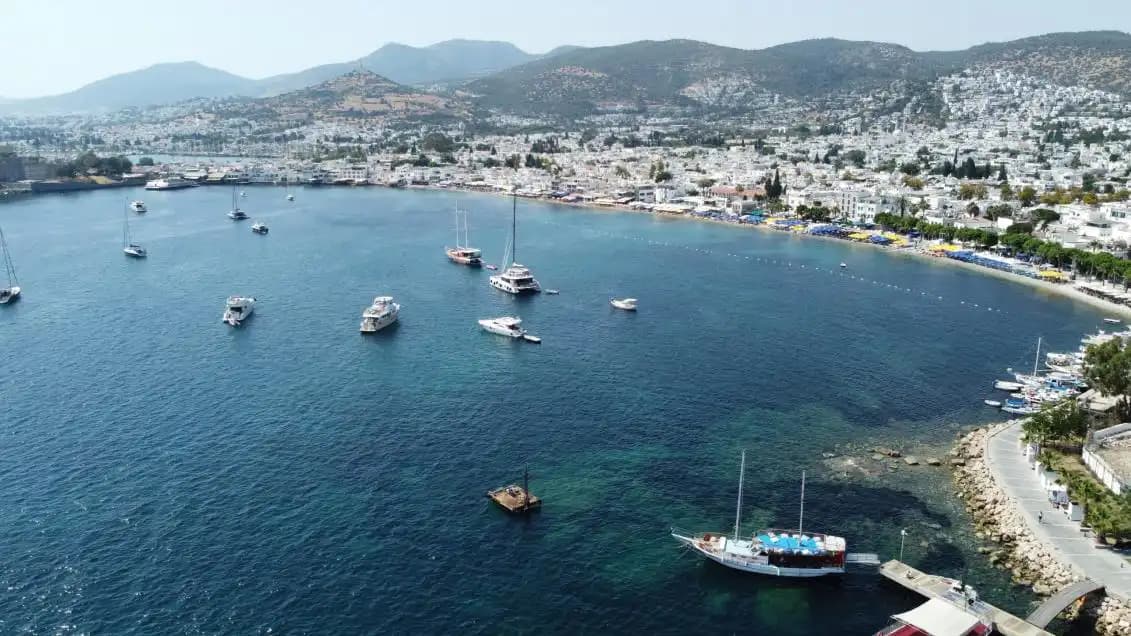Bodrum’da 5 Kabinli Konforlu Mavi Yolculuk: 24 Metrelik Lüks Motoryat 10