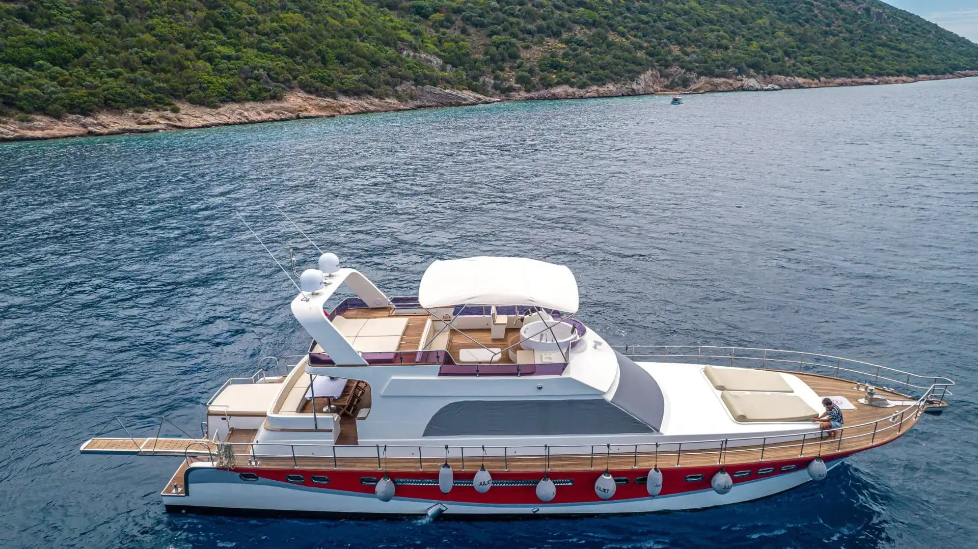 Bodrum’da 5 Kabinli Konforlu Mavi Yolculuk: 24 Metrelik Lüks Motoryat 7