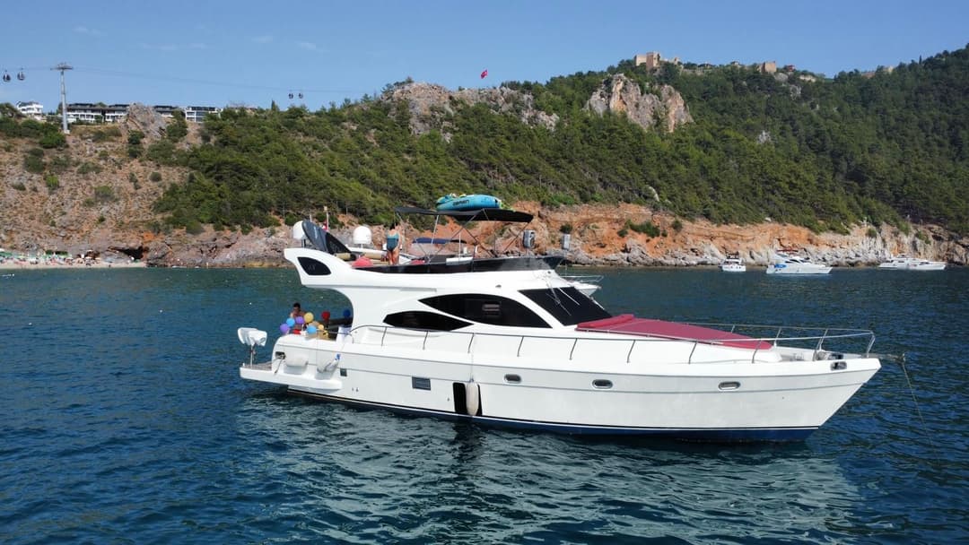 Alanya’da Mavi Yolculuk İçin Özel Tasarımlı Lüks Yat