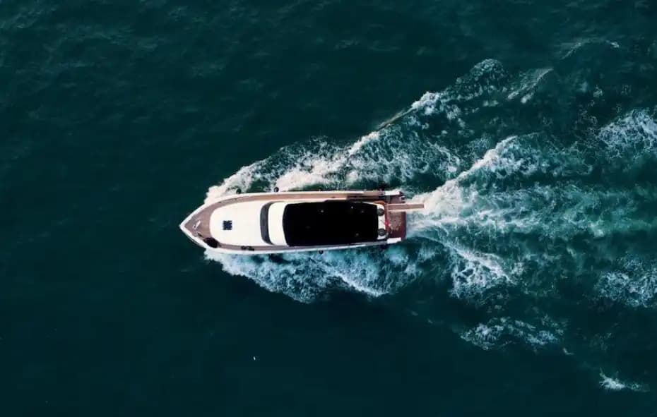 Bebek'te 12 Kişilik Lüks Yat ile Boğaz’da Keyifli Bir Gezinti 6