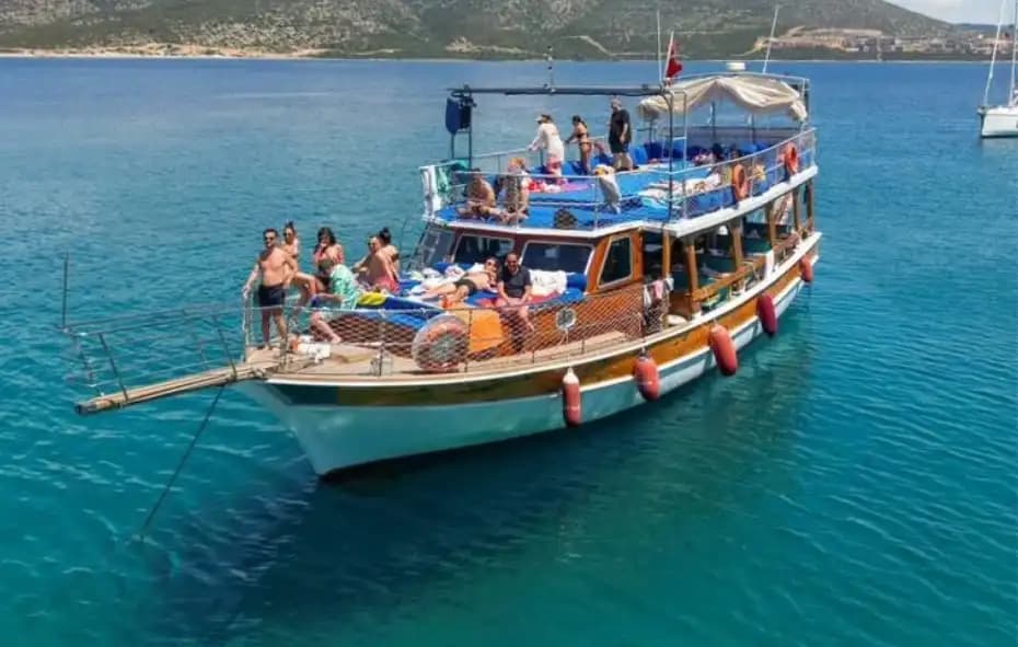 Bodrum'un Harikulade Denizinde 43 kişilik Yolculuk Deneyimi - Teknede Parti