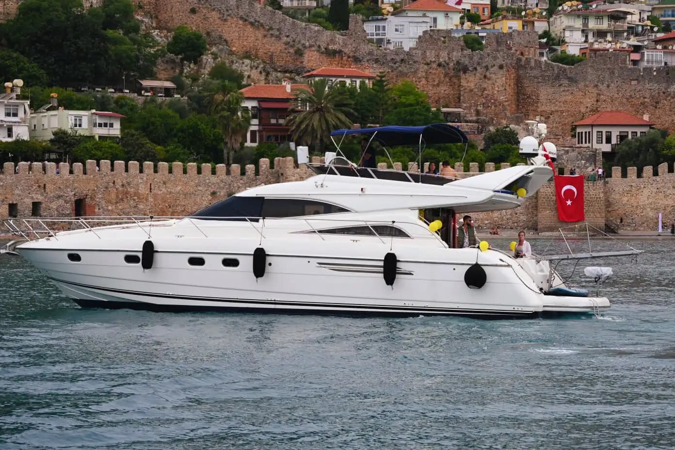 Alanya'da Eşsiz Organizasyonlar İçin 3 Kabinli, 12 Kişi Kapasiteli Princess Marka Motoryat 3