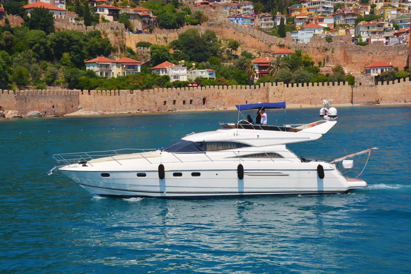 Alanya'da Eşsiz Organizasyonlar İçin 3 Kabinli, 12 Kişi Kapasiteli Princess Marka Motoryat 10