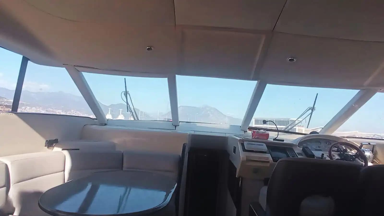Alanya'da Eşsiz Organizasyonlar İçin 3 Kabinli, 12 Kişi Kapasiteli Princess Marka Motoryat 15