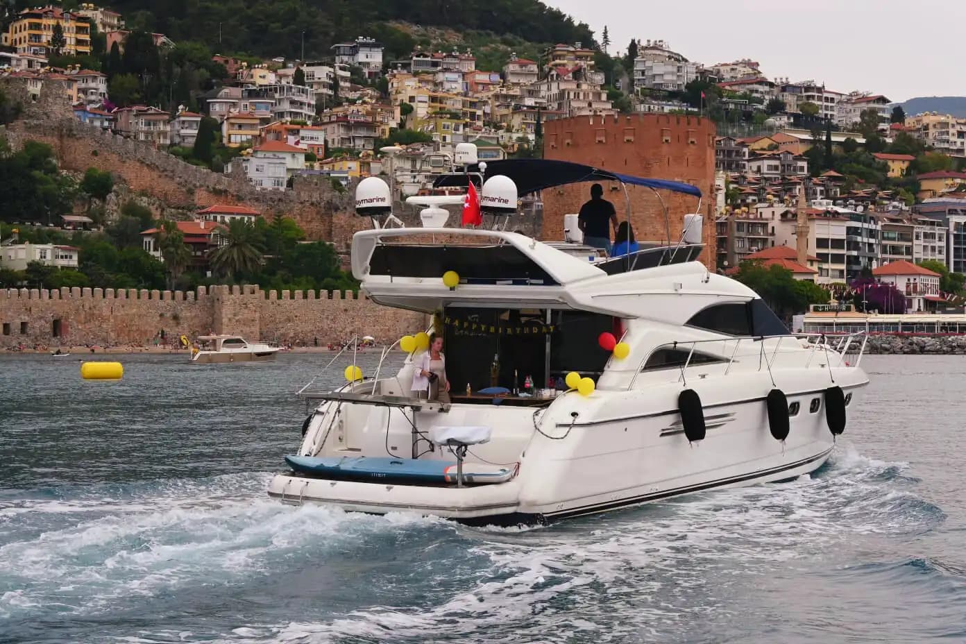Alanya'da Eşsiz Organizasyonlar İçin 3 Kabinli, 12 Kişi Kapasiteli Princess Marka Motoryat 5