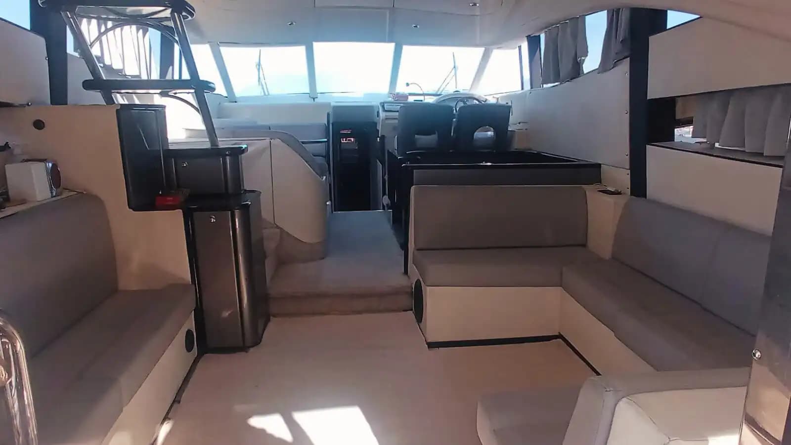 Alanya'da Eşsiz Organizasyonlar İçin 3 Kabinli, 12 Kişi Kapasiteli Princess Marka Motoryat 14