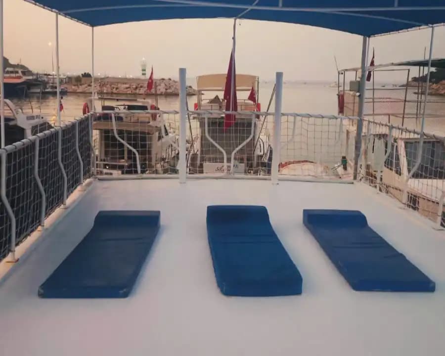 Antalya'da Günübirlik 16 Metrelik Tekne: Doğum Günleri ve Gezi Turları için İdeal 2