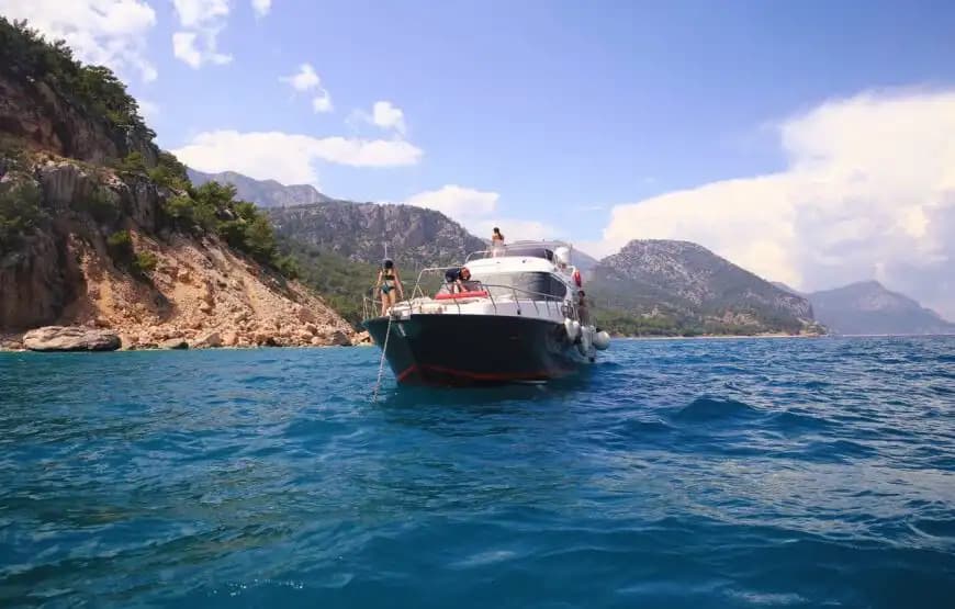 Antalya'nın Büyüleyici Maviliklerinde 16 Metre Özel Yapım Yat ile Lüks Gezi 4