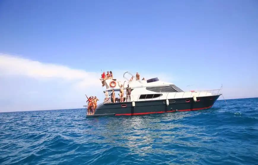 Antalya'nın Büyüleyici Maviliklerinde 16 Metre Özel Yapım Yat ile Lüks Gezi 3