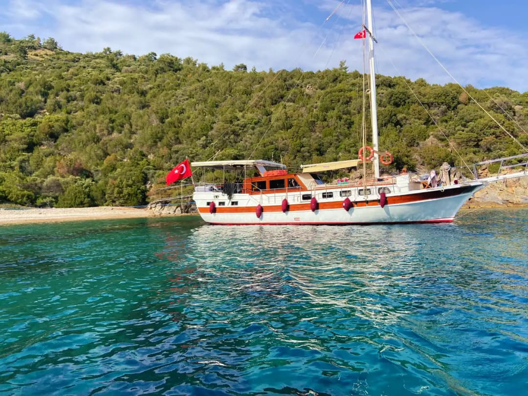 Bodrum’da 17 Metrelik 3 Kabinli Konforlu Gulet ile Lüks Mavi Yolculuk Deneyimi
