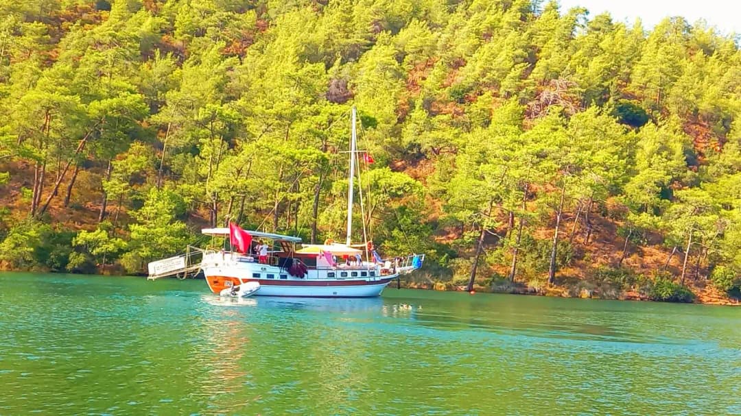 Bodrum’da 17 Metrelik 3 Kabinli Konforlu Gulet ile Lüks Mavi Yolculuk Deneyimi