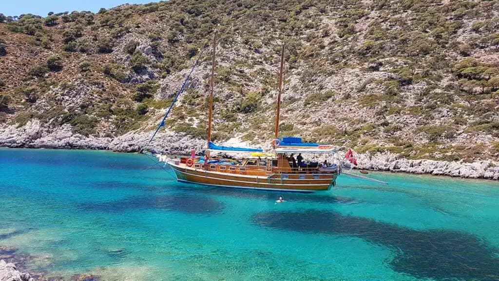 Bodrum'un Enfes Sularında 6 Kabinli Lüks Gulet ile Unutulmaz Deneyim