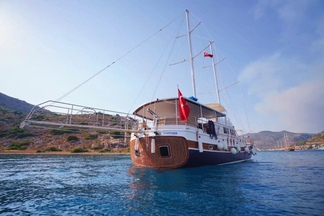 Marmaris Bozburun’da 5 Kabinli Gulet ile 10 Kişilik Konforlu Deniz Tatili