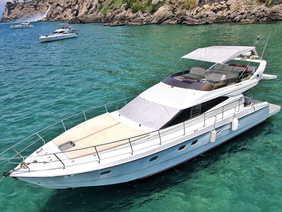 Antalya Merkezde 15 Metre Lüks Motoryat 'Allegro İtalyan' ile 3 Kabinli 12 Kişilik Özel Gezi ve Mavi Yolculuk Keyfi
