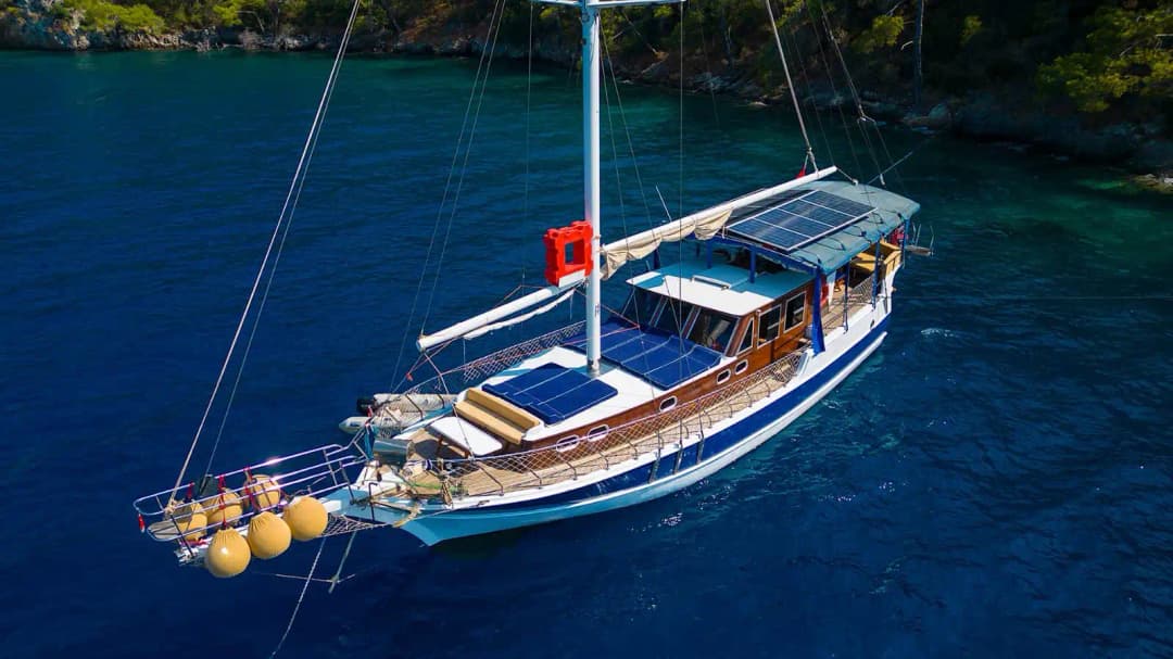 Göcek’te Konaklamalı Tekne Kiralama (6 Kişilik) | 12 Adalar Rotası, Yakıt Dahil