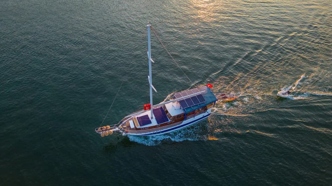 Göcek’te Konaklamalı Tekne Kiralama (6 Kişilik) | 12 Adalar Rotası, Yakıt Dahil