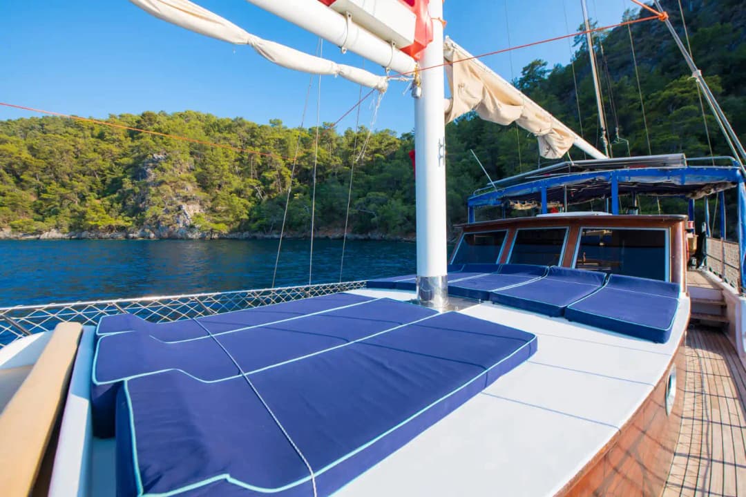 Göcek’te Konaklamalı Tekne Kiralama (6 Kişilik) | 12 Adalar Rotası, Yakıt Dahil