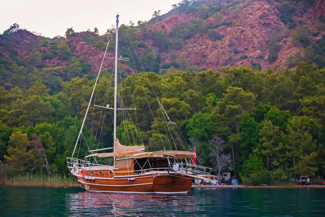 Mavi Yolculuk Tutkunlarına: 3 Kabinli Gulet ile Eşsiz Bir Tatil!
