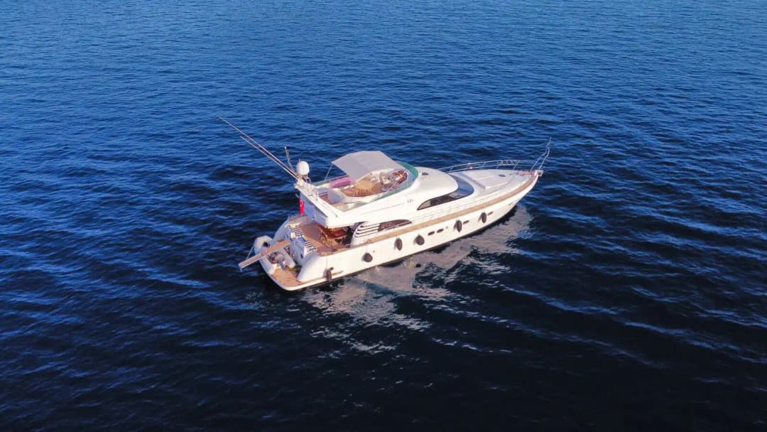 3 Kabinli, 6 Kişilik Princess Yat – Deniz Üzerinde Rahatlık ve Eğlence