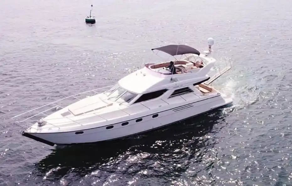 15 metrelik Princess motoryat ile Bebek'te unutulmaz günübirlik ve saatlik deniz keyfi sizi bekliyor. 2