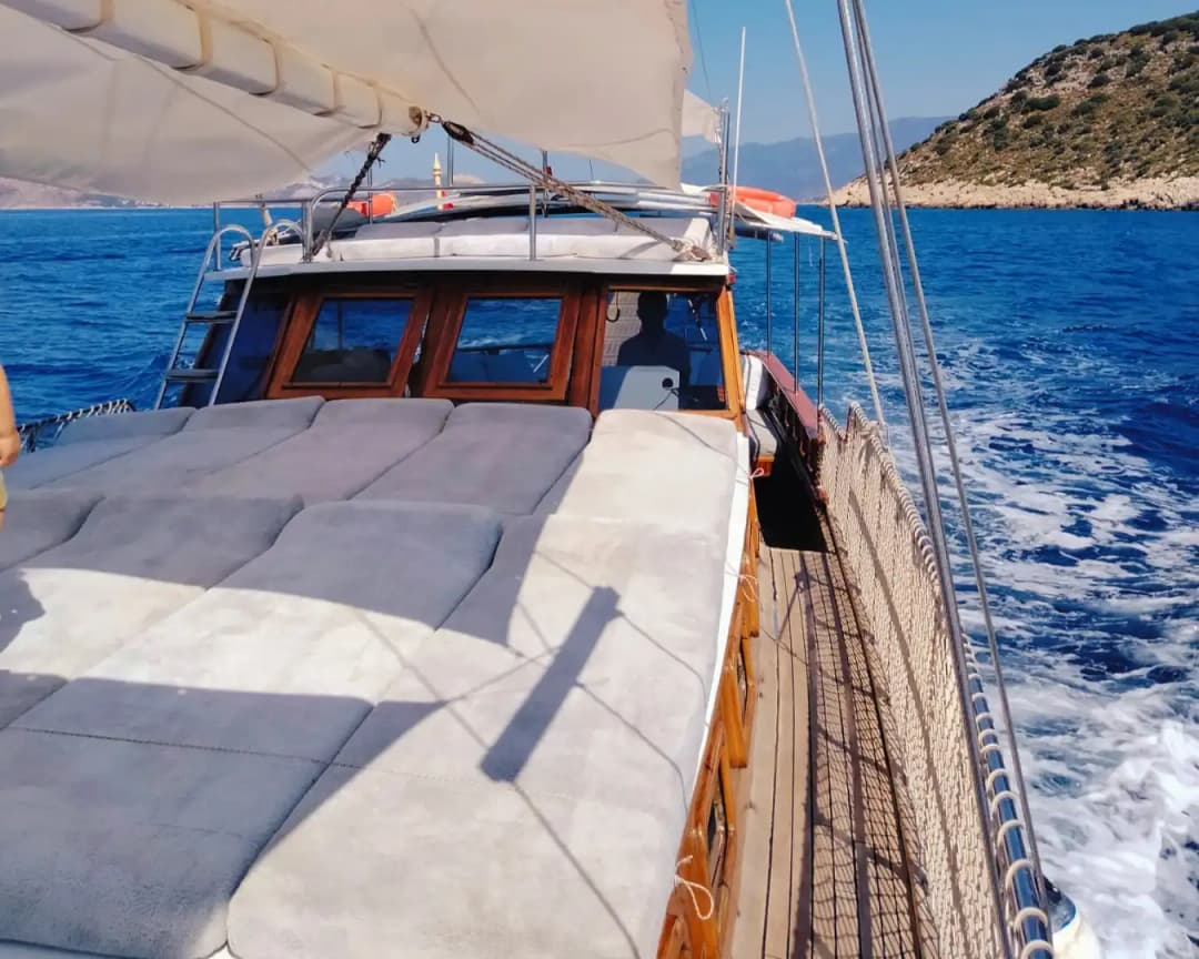 Kaş’ın Gizli Koylarını Keşfetmek İçin Mükemmel Günlük Tekne