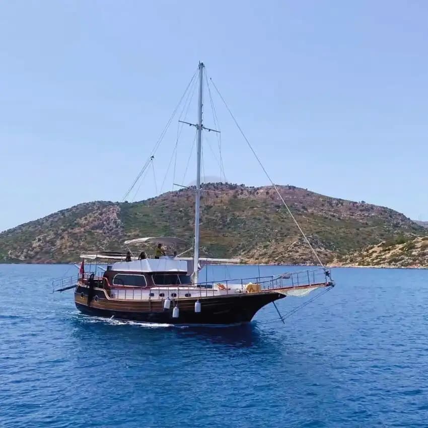 Marmaris'in Güzel mi Güzel Koylarını Keşfetmek için 4 Kabinli Gulet