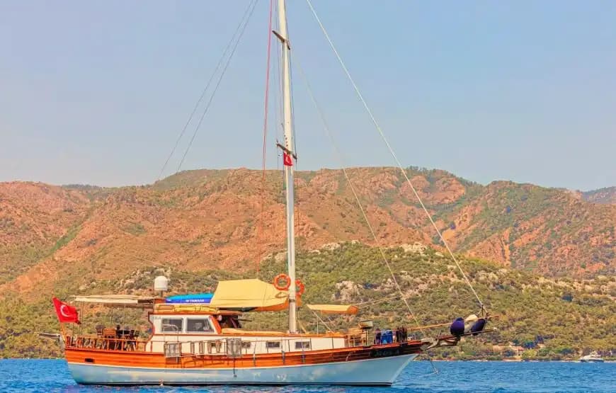 Marmaris’in Gizli Koylarını Keşfedin: Konforlu ve Şık Tekne Deneyimi
