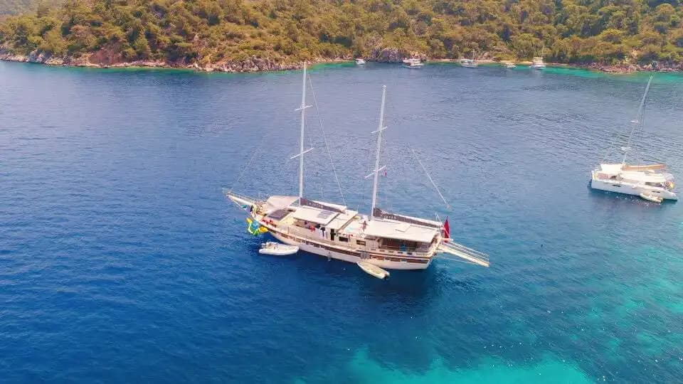 Marmaris'te 9 Kabinli Konforlu Gulet ile 18 Kişilik Özel Deniz Tatili